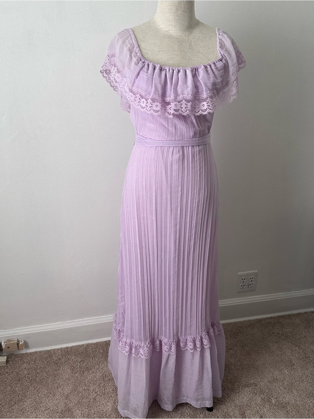 Vintage 1970s lavender maxi dress Off Shoulder Lace Sz Small cottagecore prairie